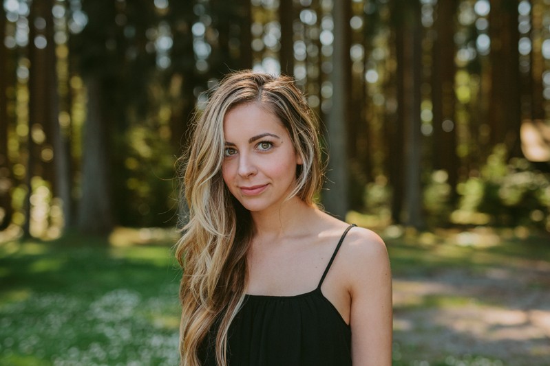 Romantic portraits in Poulsbo, WA in a dreamy forest setting.