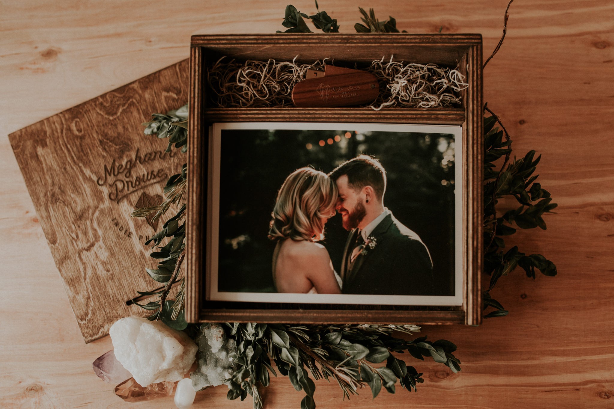 Beautiful wooden keepsake box with bordered wedding prints and wooden USB. 