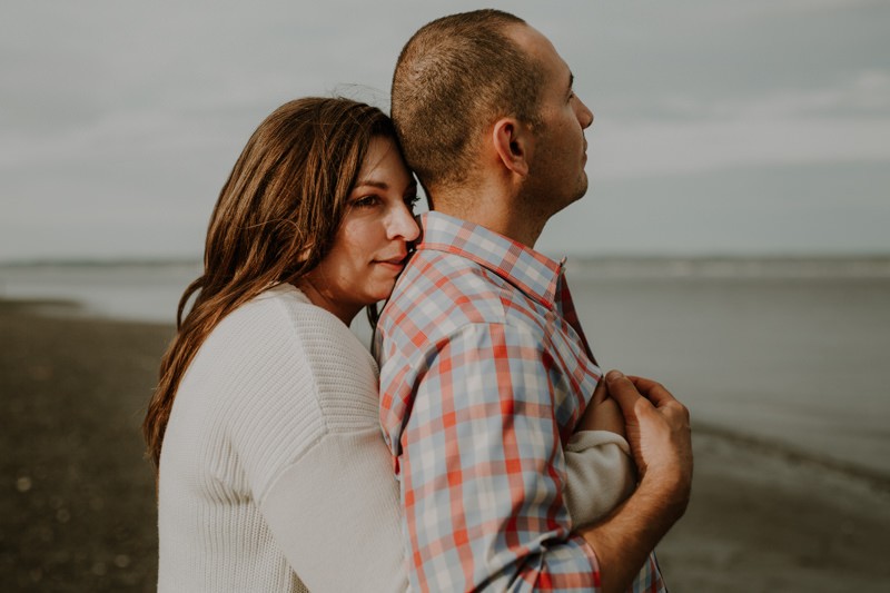 Sunny, playful PNW engagement session on the beach. 