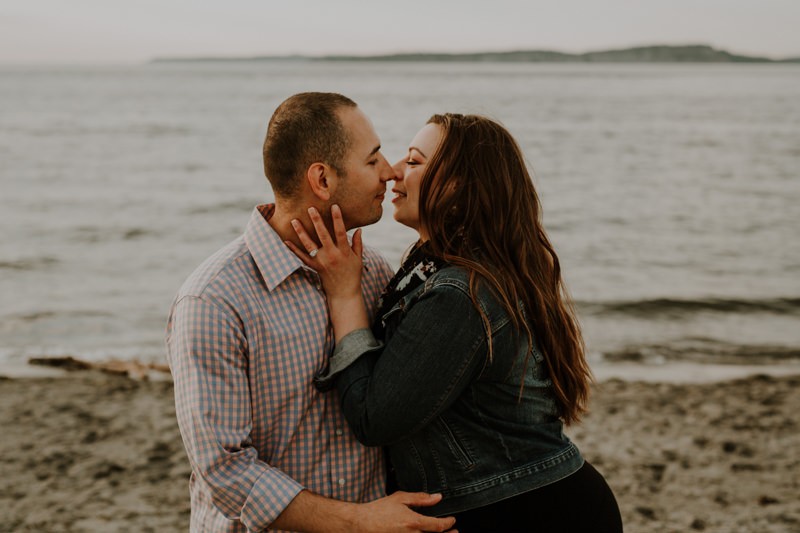 Romantic engagement session | Seattle wedding + elopement photographer Meghann Prouse | www.photomegs.com