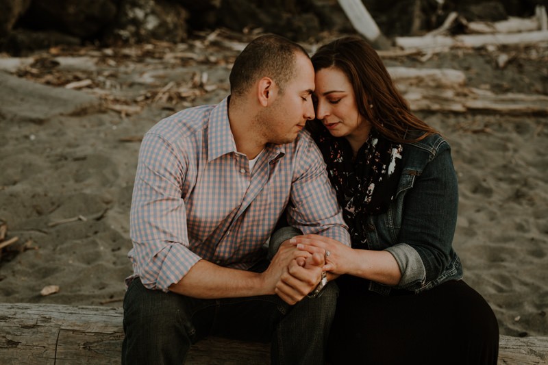 Romantic sunset engagement session | Seattle wedding + elopement photographer Meghann Prouse | www.photomegs.com