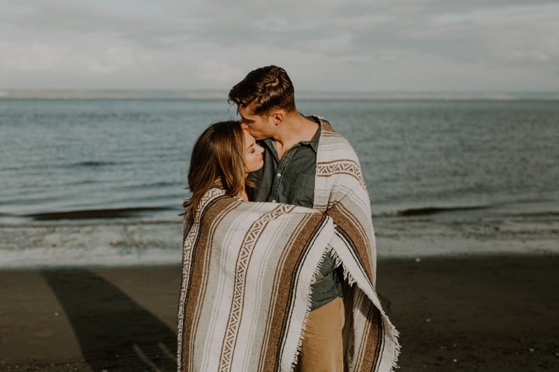 Beachy couples' photos on the Kitsap Peninsula in the PNW. 